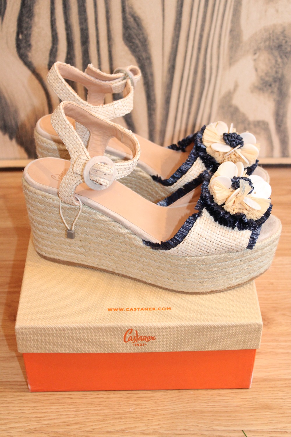 Castaner Canvas Wedge w Floral Detail Sz 10
