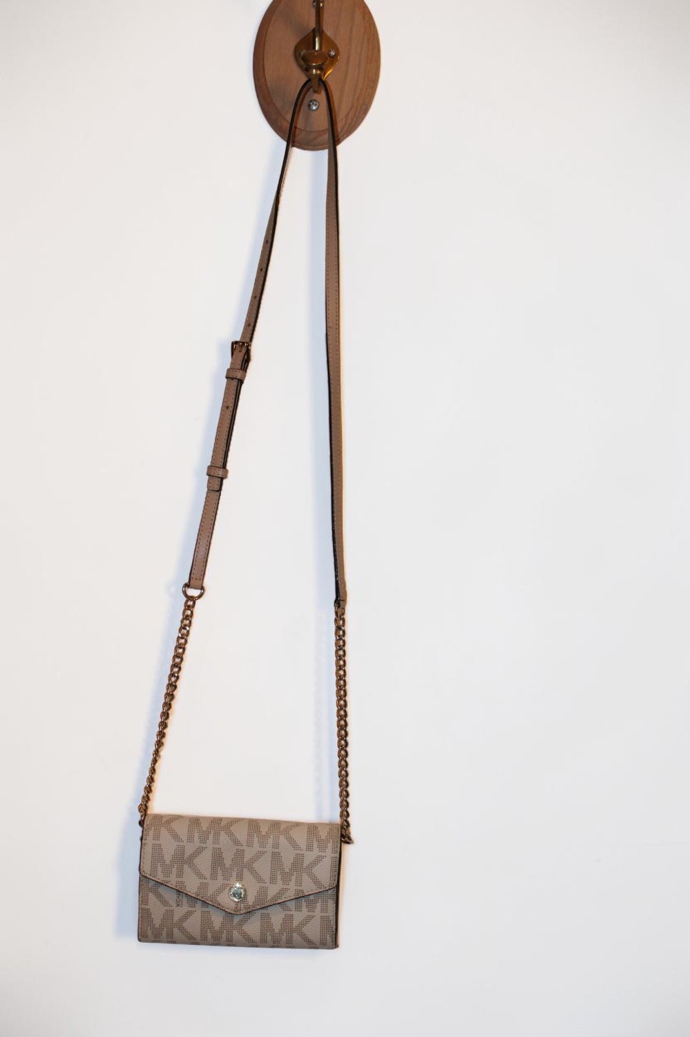 Michael Kors Small Logo Envelope Crossbody Cream bag