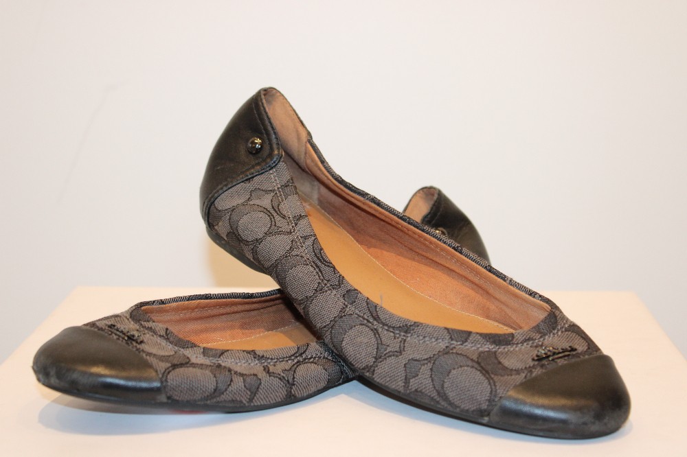 Coach Black Signature Logo Flats (Sz 9)