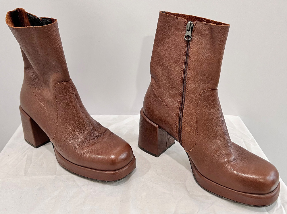 Bottes L'Intervalle (39/8.5) brunes foncées (cuir)