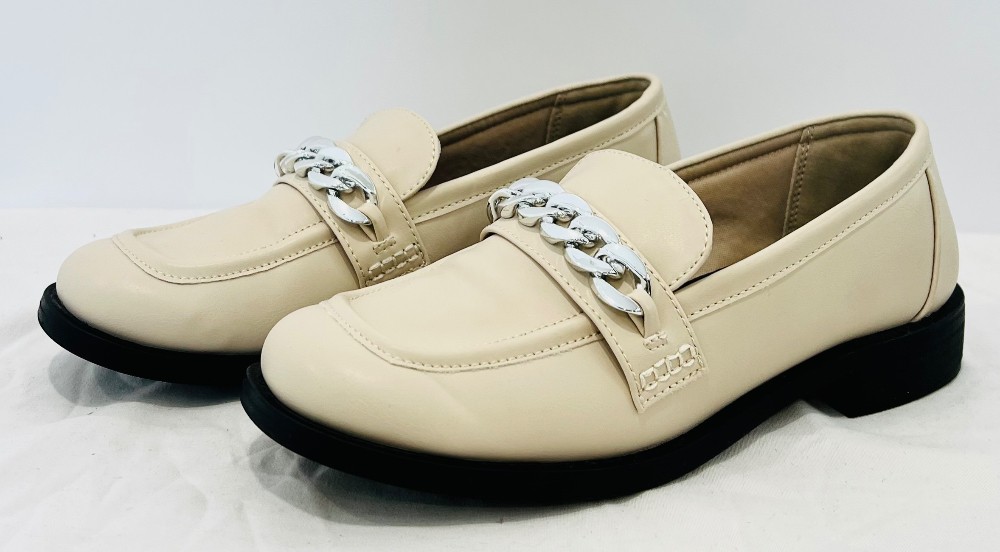 Chaussures SPRING (6) beige avec chaine argent