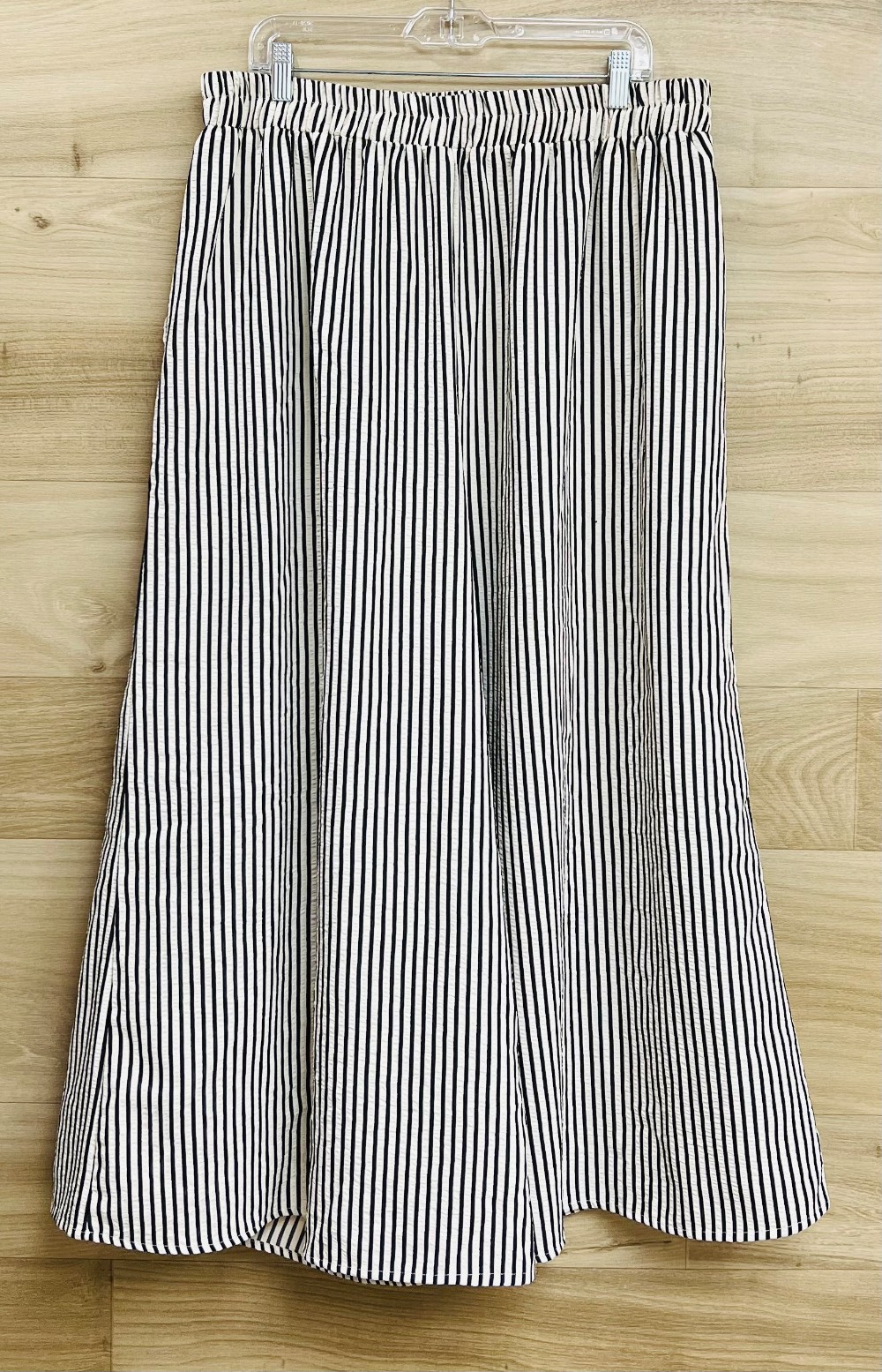 Pantalon (XL/18) blanc et noir (taille élastique)