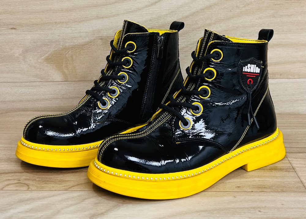Bottes Fashion (6) noir et jaune (vernis)
