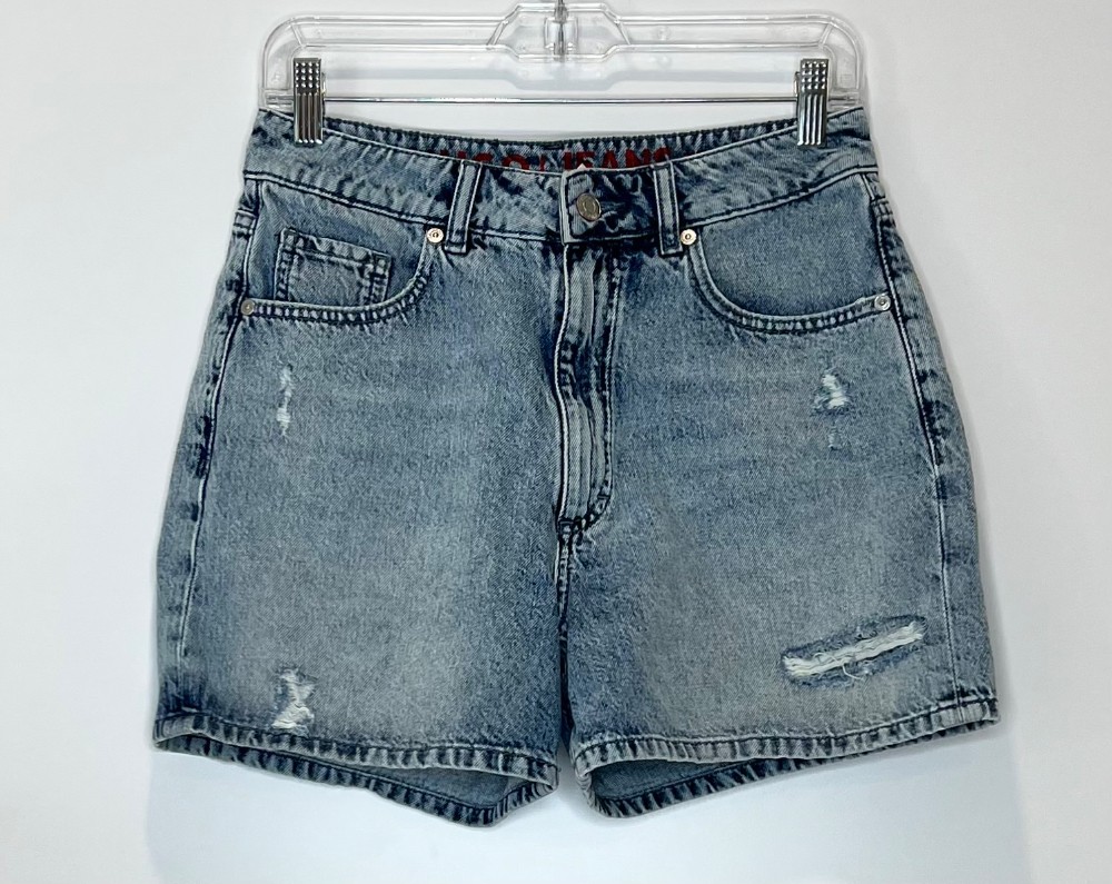 Short HUGO BOSS (XS) bleu pâle troué