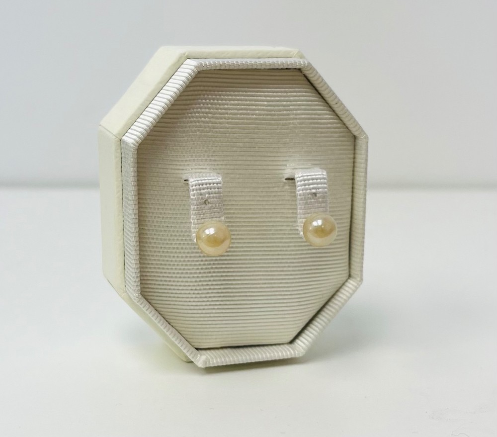 Boucle d'oreille (perles nacrées)