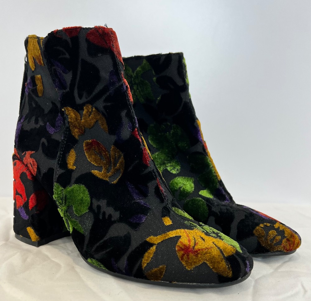 Bottes Alberto (6.5)Noir Velours Fleuri Jaune Rouge Vert
