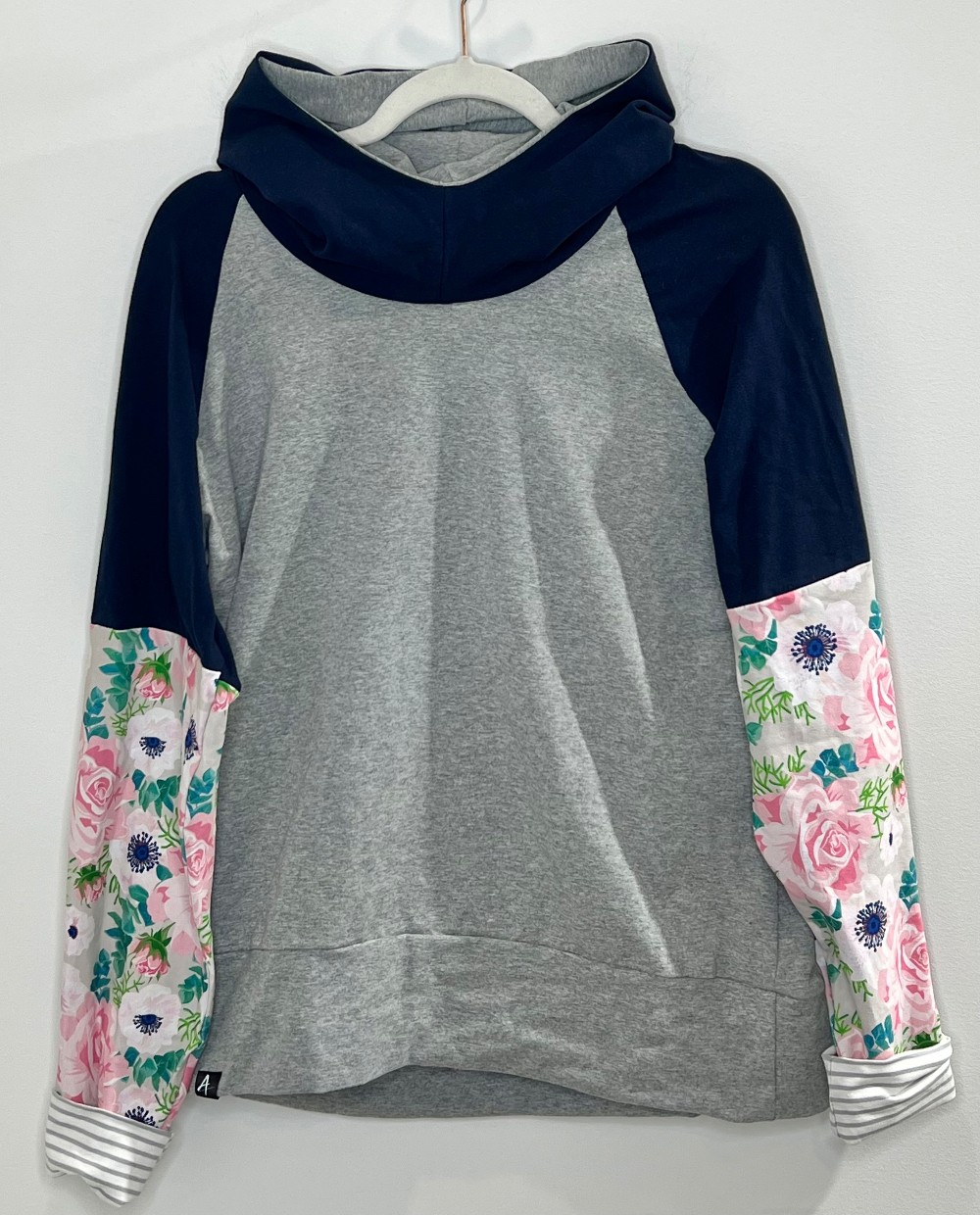 Chandail APRT (L) Gris, Bleu Marin et Fleurie (Capuche)