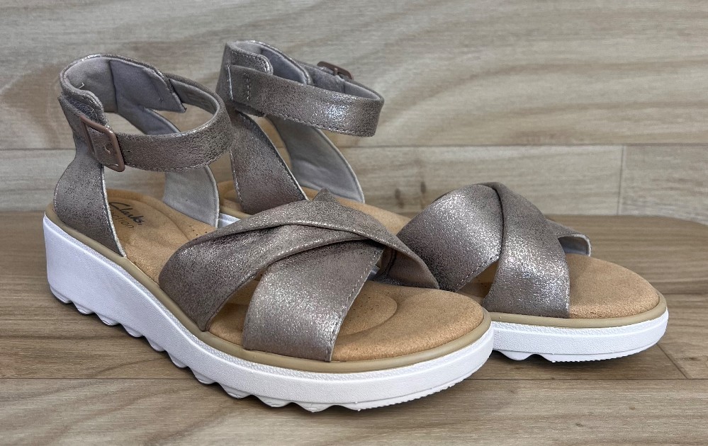 Sandales Clarks (9) beige satiné