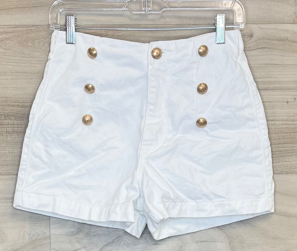 Short Zara (XS) blanc avec boutons or