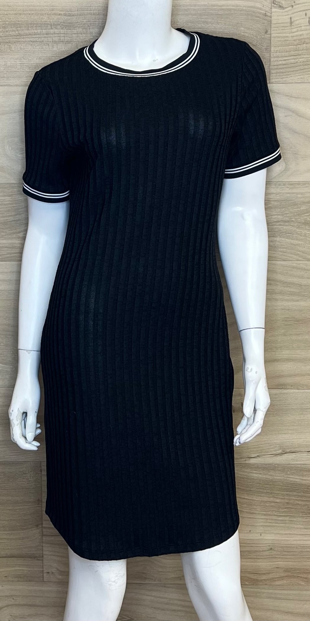 Robe Divided (M) Noire Raye Blanc