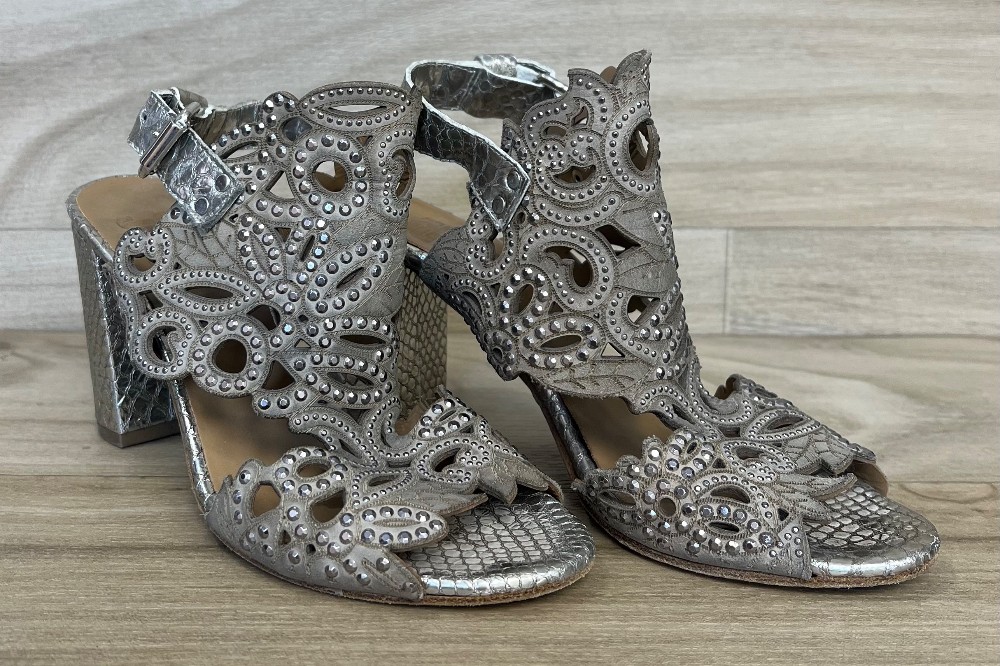 Sandales JUJU Shoes (6.5) beige avec bijoux bronze