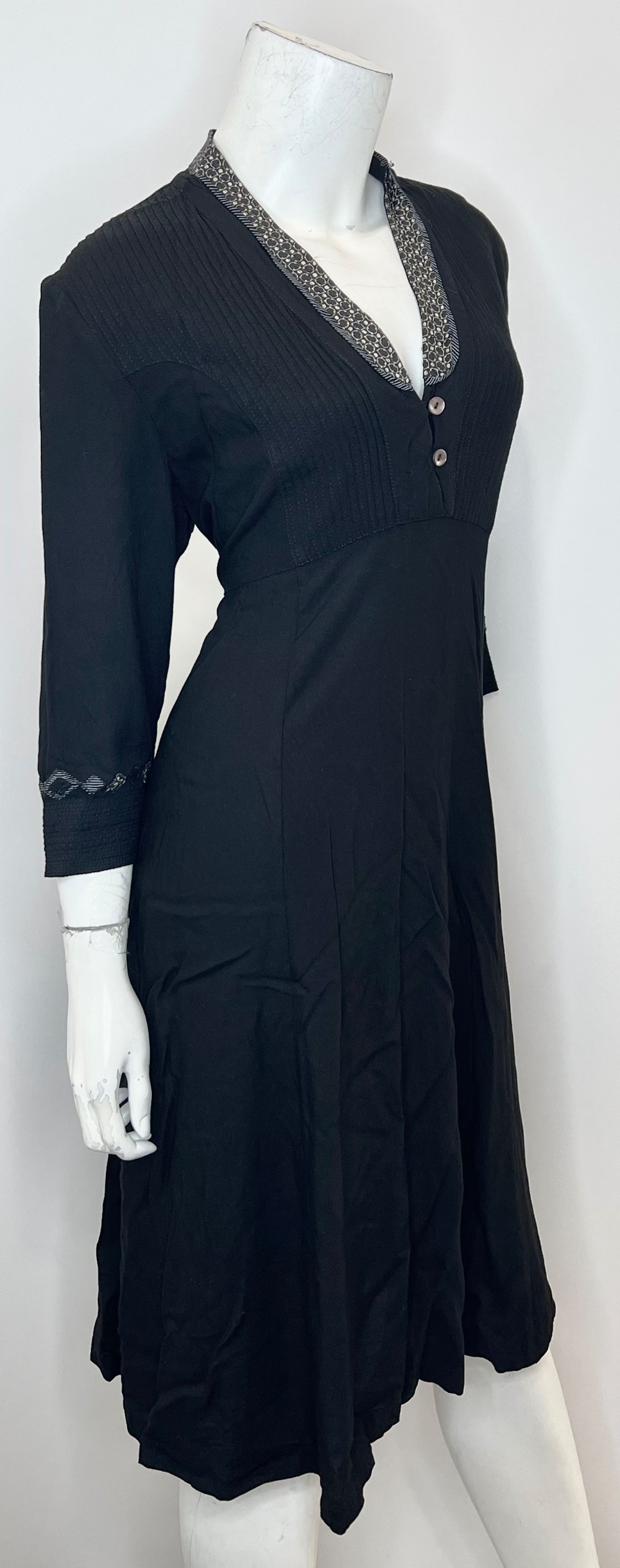Robe APRIL CORNELL (M) noire (col travaillé)