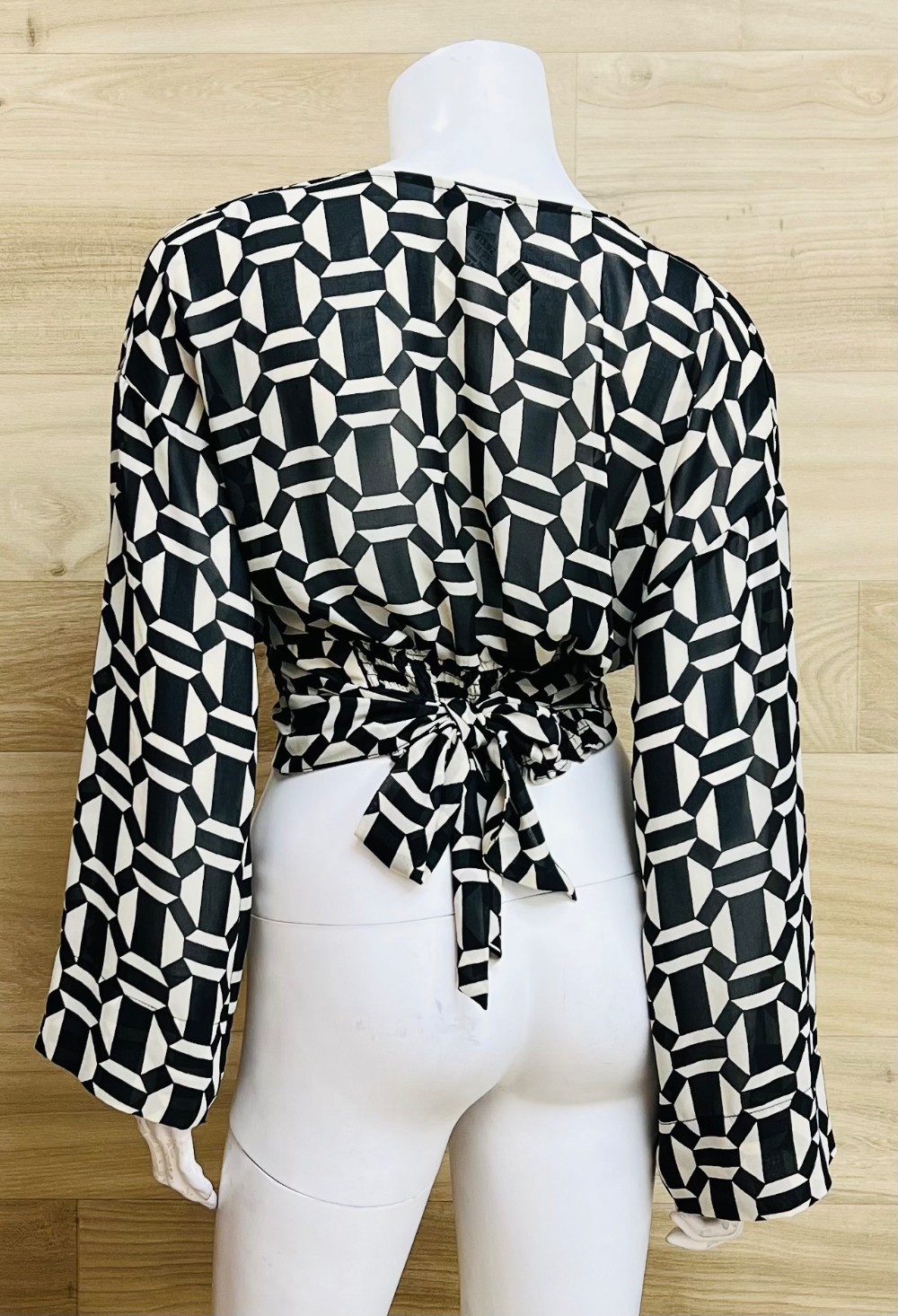 Blouse Dynamite (XS) Beige Motif Noire (Vaporeuse Cache Coeur)