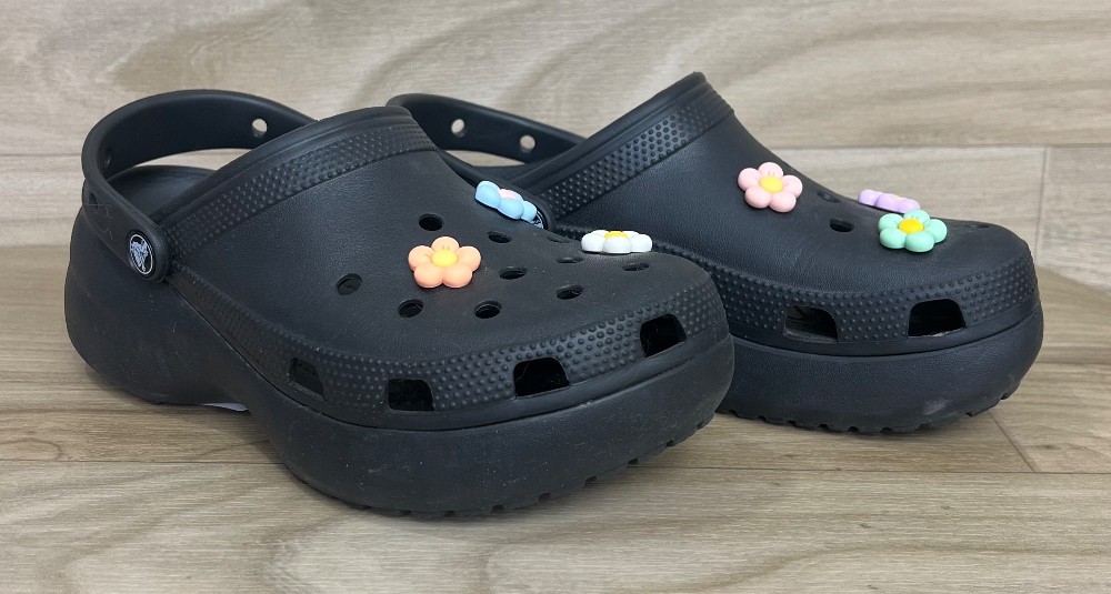 Sandales Crocs (8) noires avec fleurs