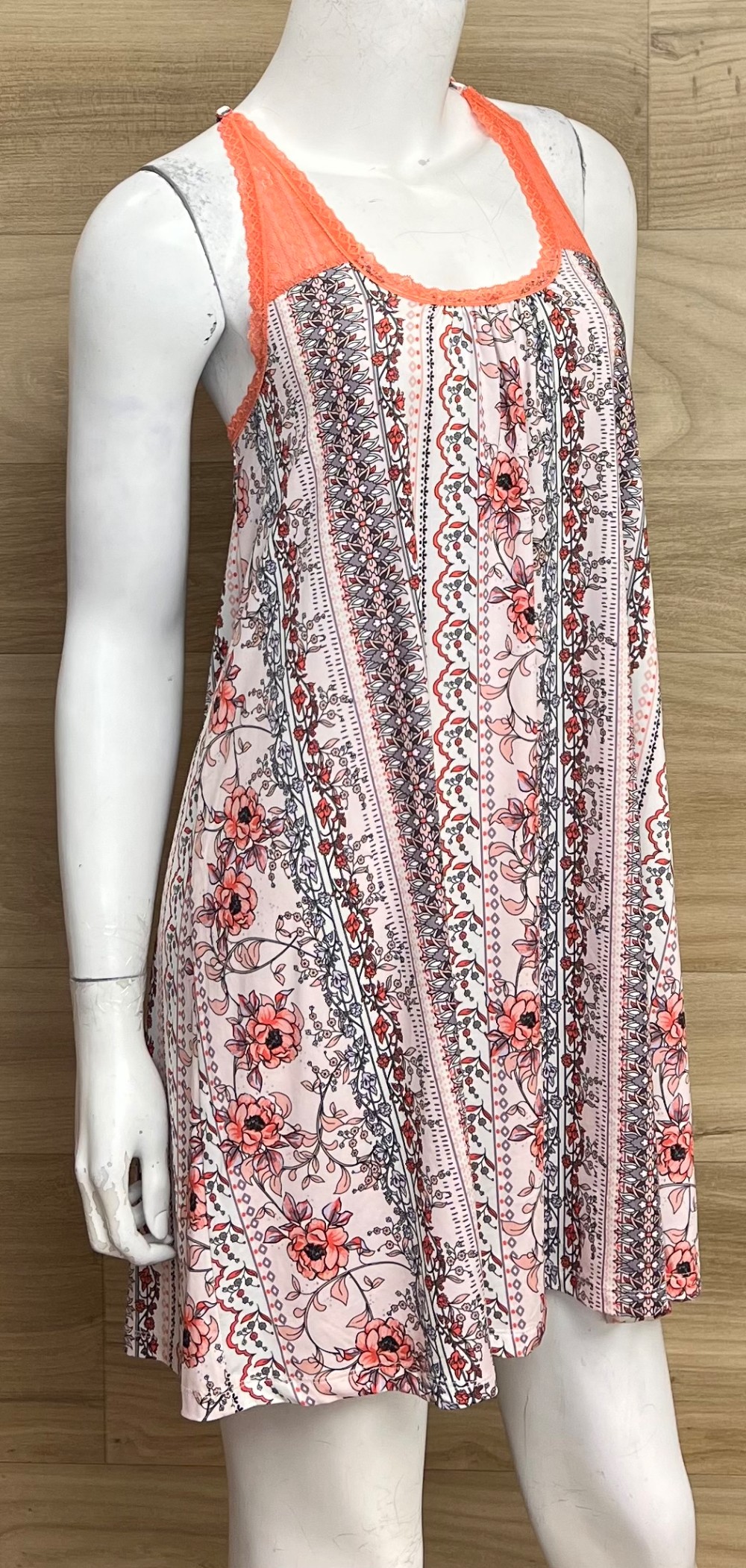 Robe De Nuit La Vie En Rose (S) Blanche Fleurie Rose et Mauve