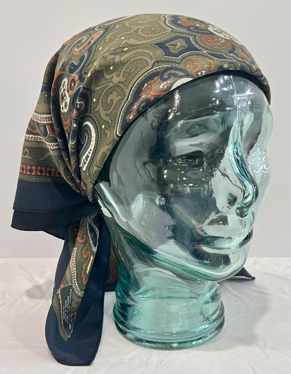 Écharpe carrée vert, noir et rouge (fabriquée au Japon)