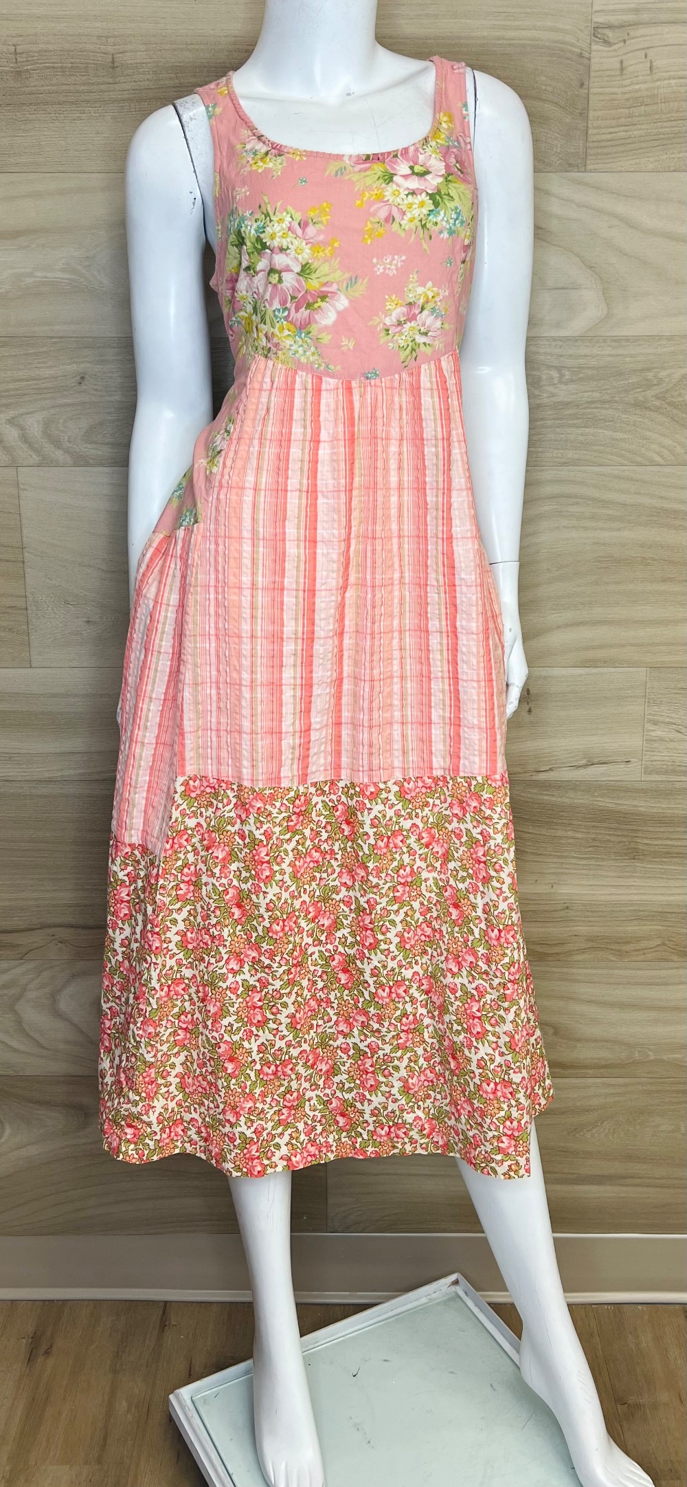 Robe April Cornell (XS) rose avec fleurs et carreaux