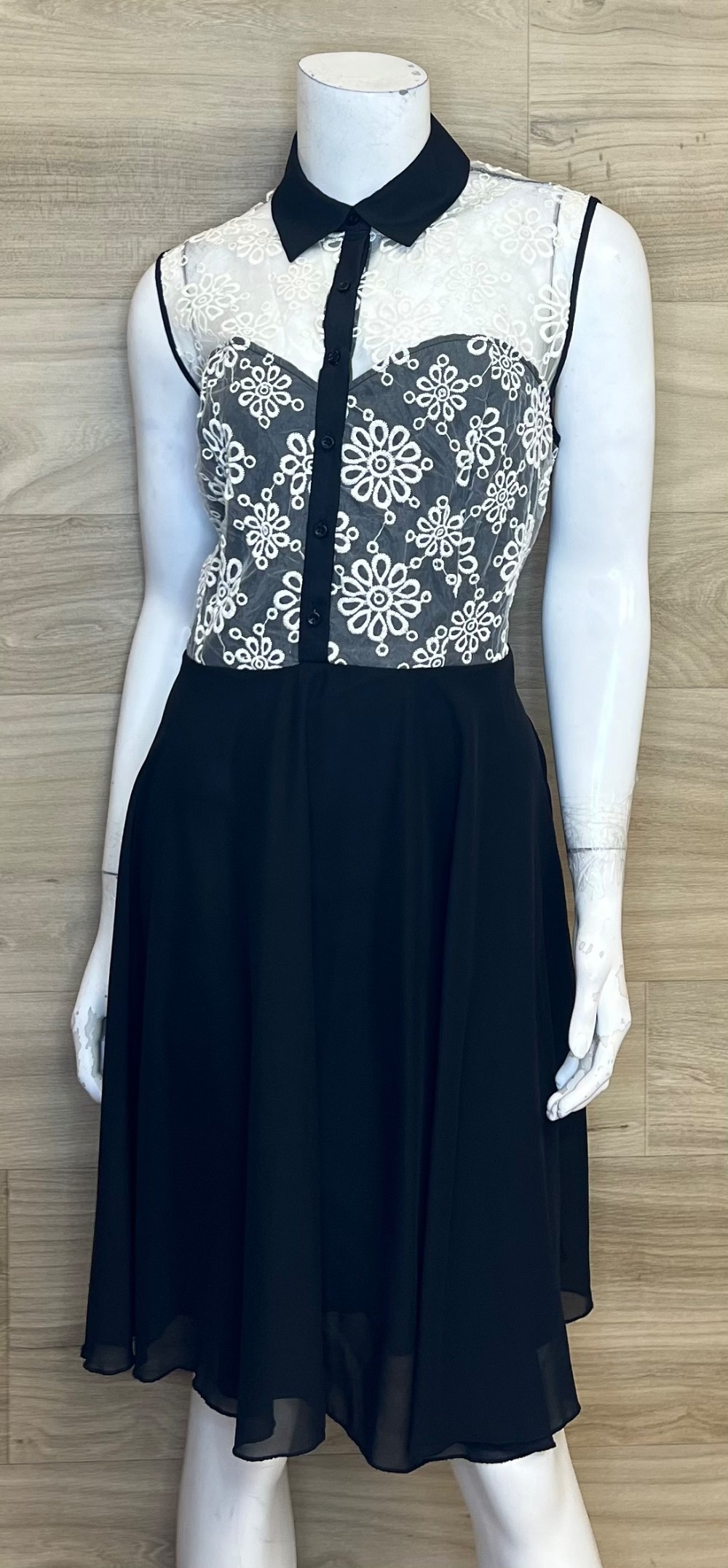 Robe San Francisco (L) Noir Broderie Blanche