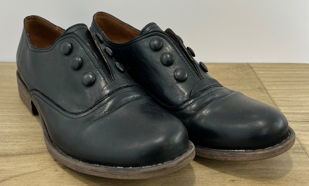Chaussures Miz Mooz (7.5) noires (cuir)