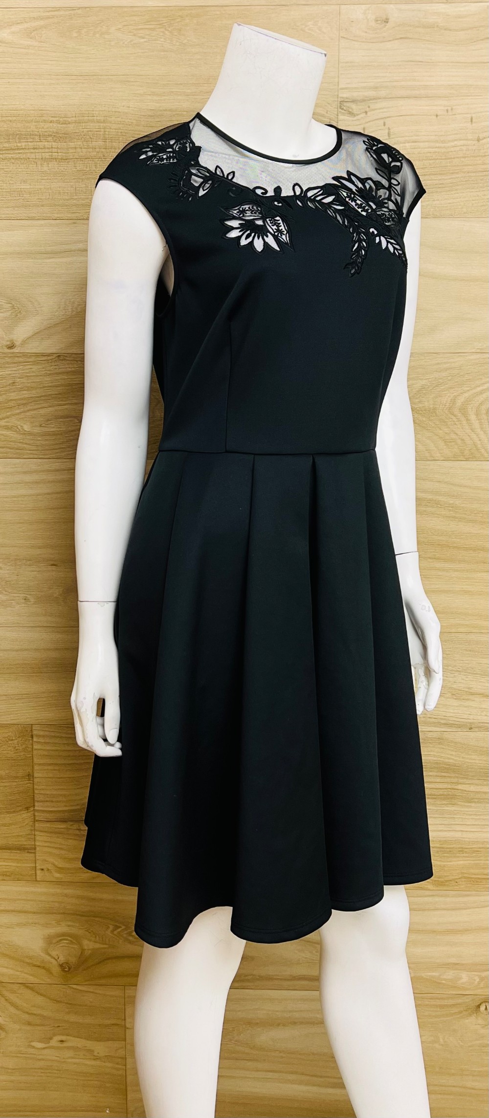 Robe Ted Baker (M/L) Noire avec dentelle