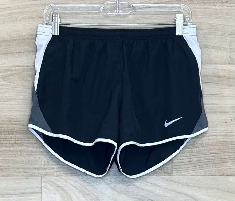 Short Nike (M) Noir et Blanc