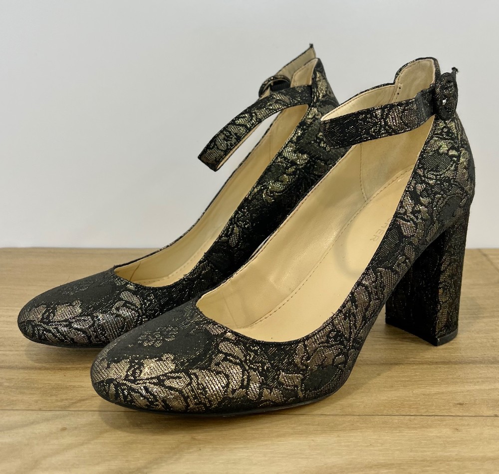 Chaussures MARC FISHER (7.5) noir et or