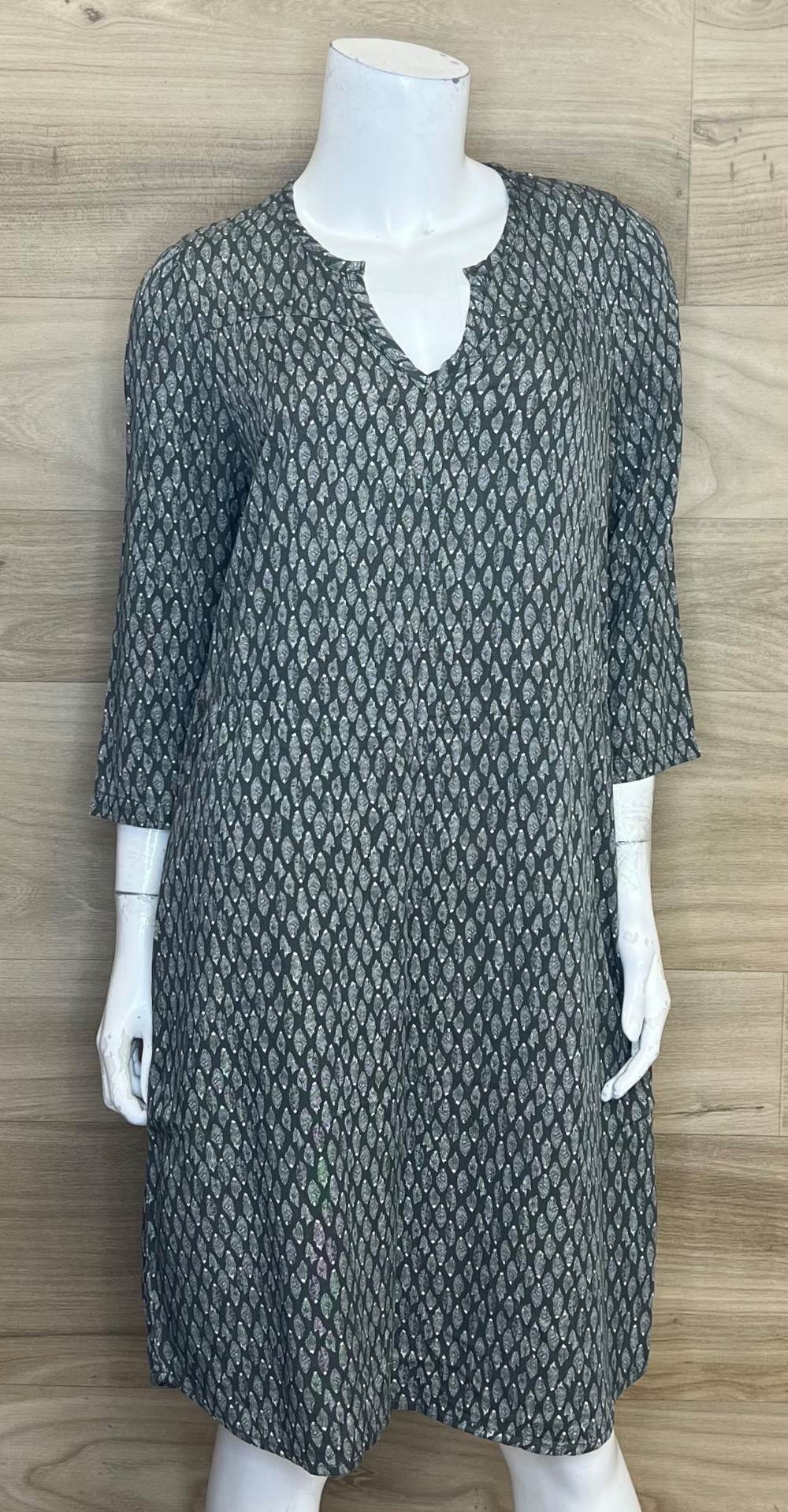 Robe Sandwich (M) gris avec plumes et clous