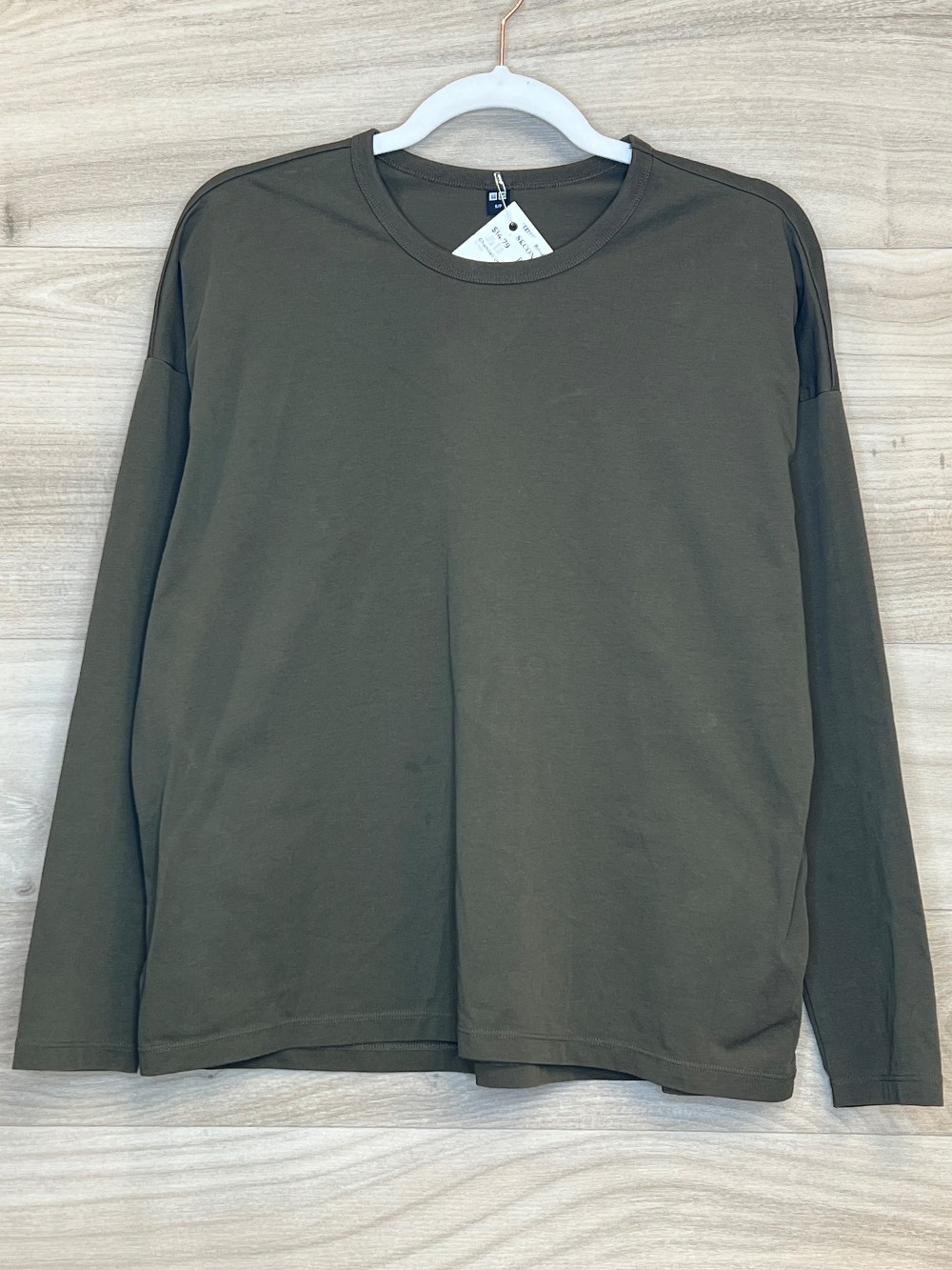 Chandail Uniqlo (S) vert kaki