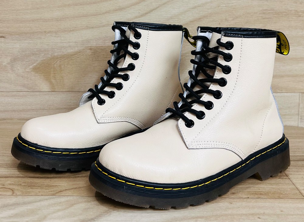 Bottes (6) beiges (imitation Dr Martens)