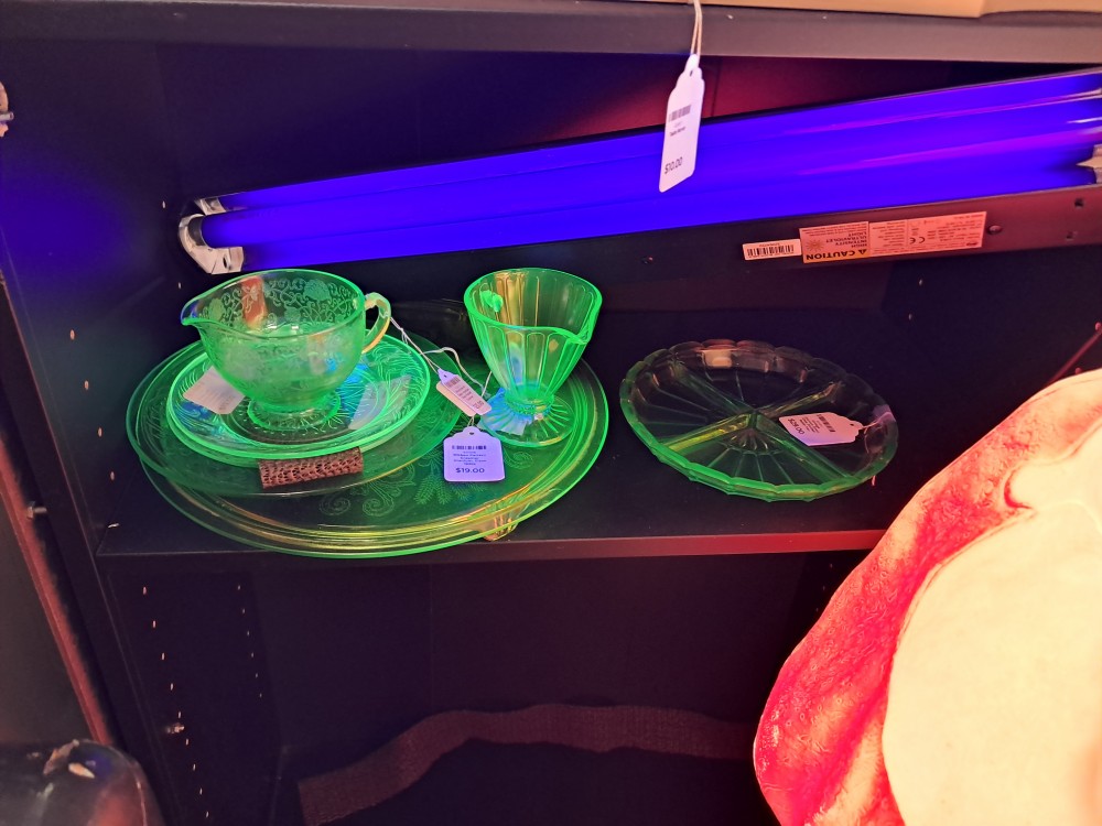 Ribbon Pattern Creamer Uranium, Glass 1930s