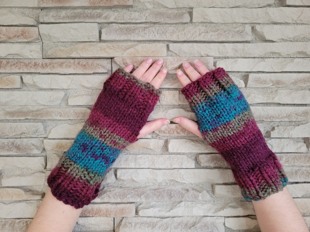 W - Mulberry Bush Bulky Mittens