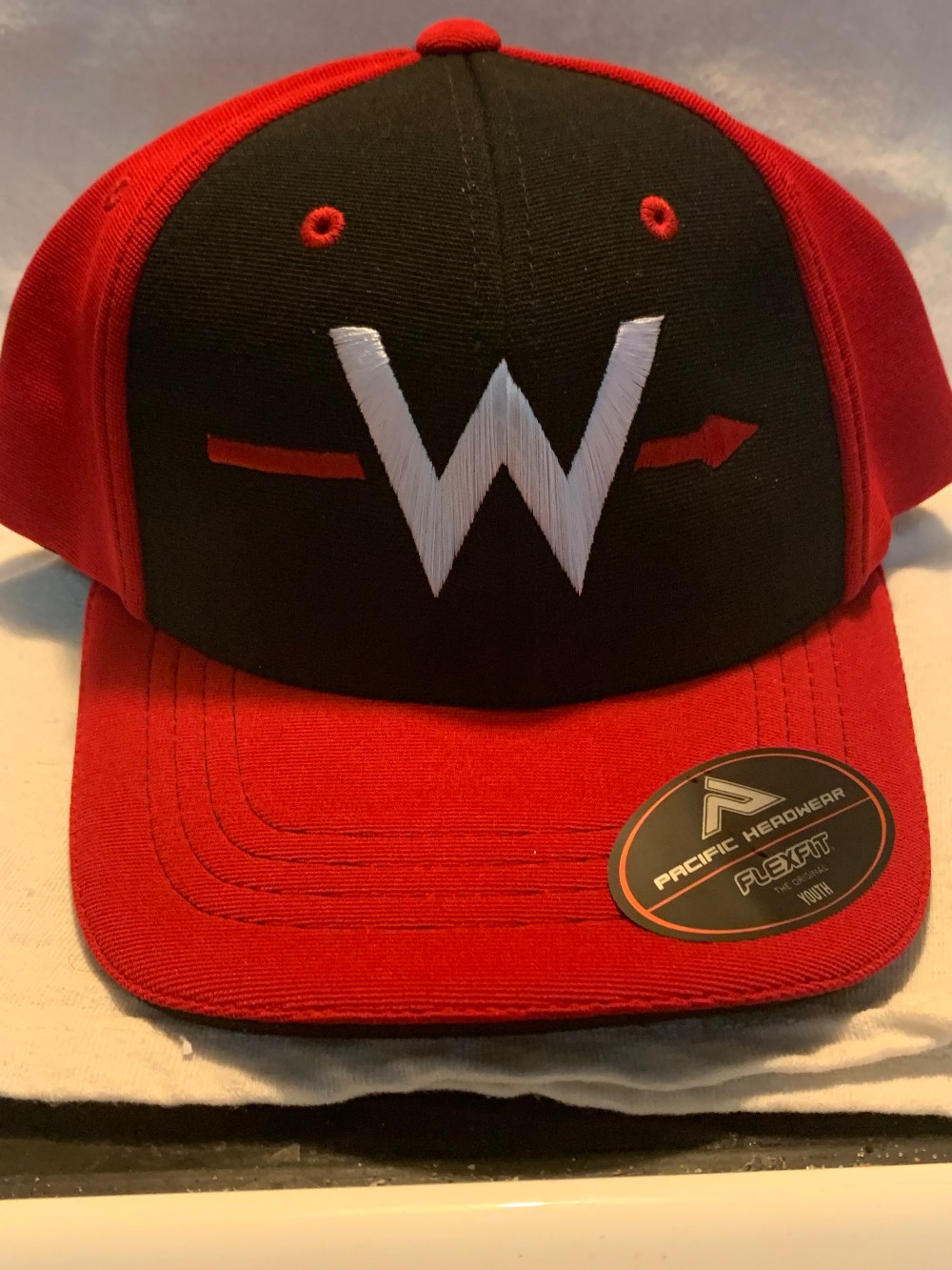 W - Youth Red Black Flexfit W