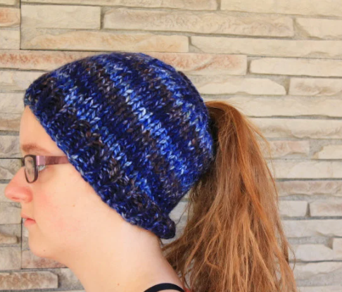 W - Ponytail Beanie - Blue