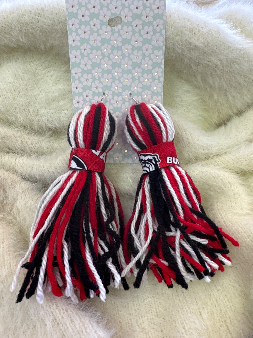 SENNA JEWELS & THINGS Georgia Bulldog Yarn Earrings