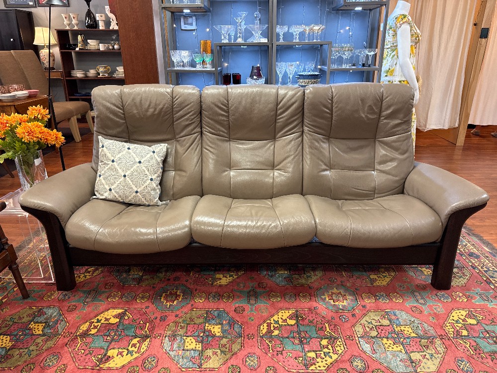 STRESSLESS BUCKINGHAM HIGHBACK LEATHER SOFA