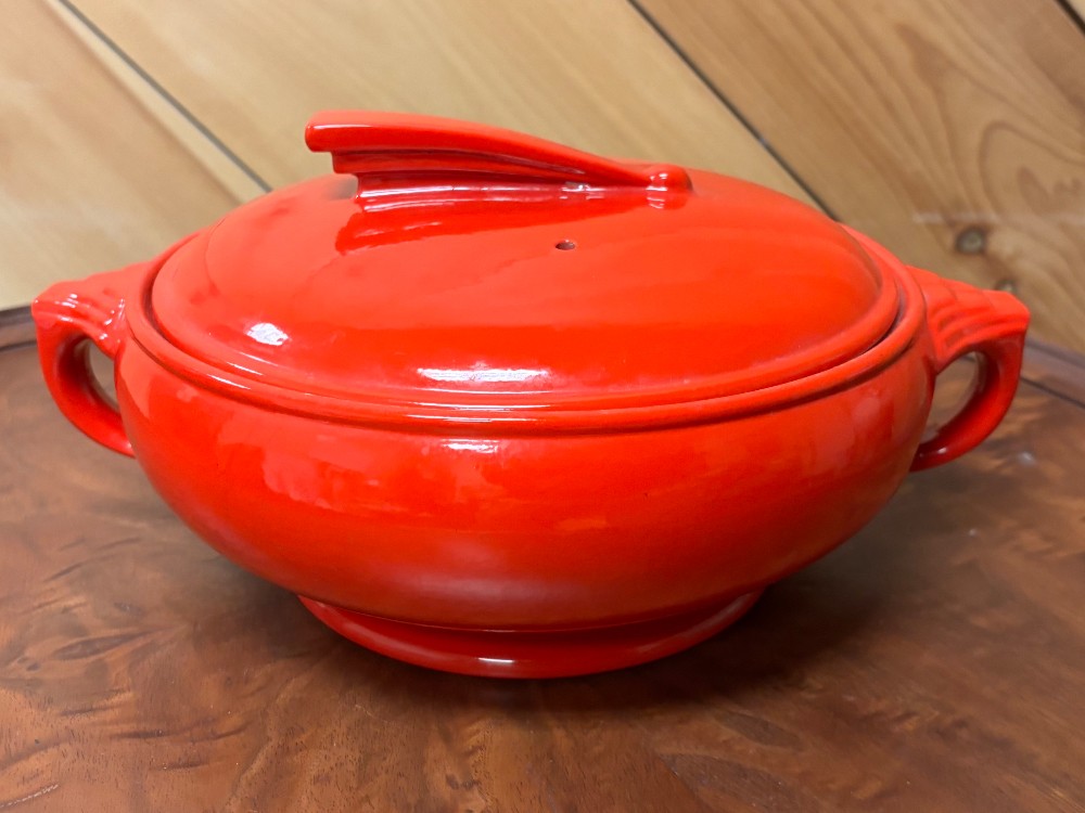 VTG HALL RED SUNDIAL CASSEROLE DISH