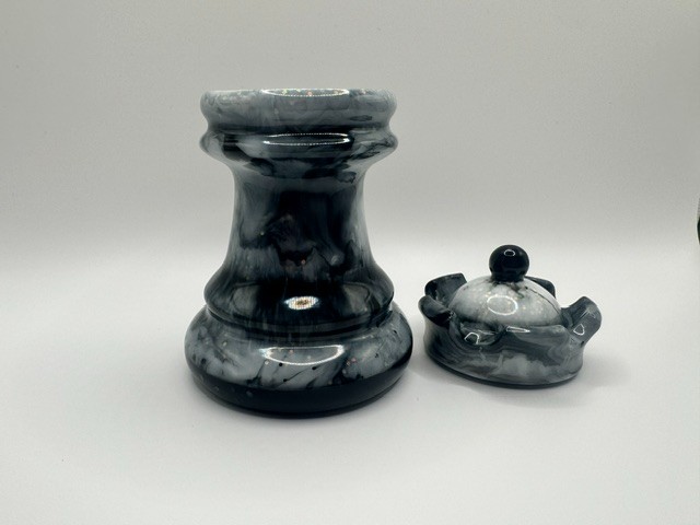 DD black and white marbled resin chess queen