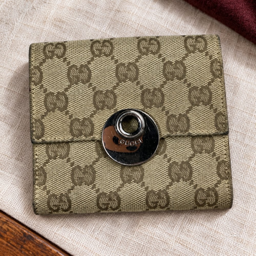 Handbags & Accessories