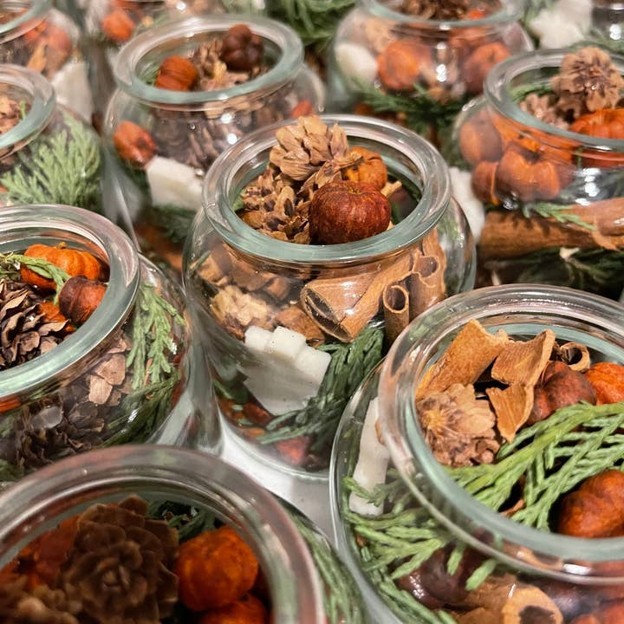 RMR - Cozy Stovetop Pot Simmers in Apothecary Jars