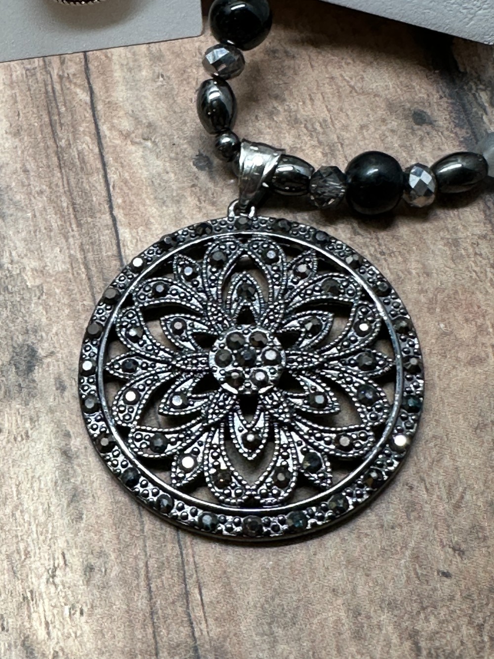 BLACK MEDALLION Necklace (20-22') NE89-NL