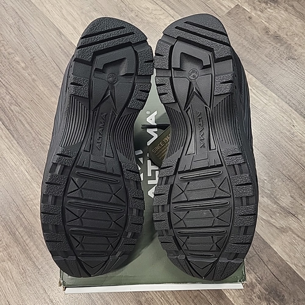 Altama Shoes, 7.5W NWT