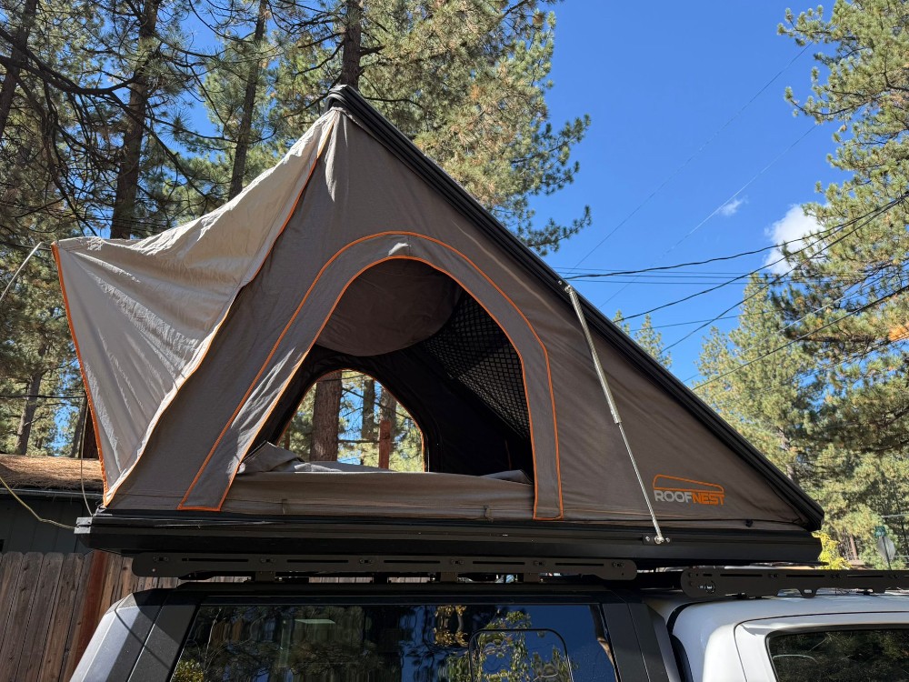 Roof Nest Roof Top Tent W/ Ladder