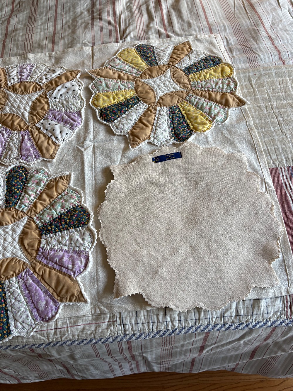 4 vintage Dresden plate placemats