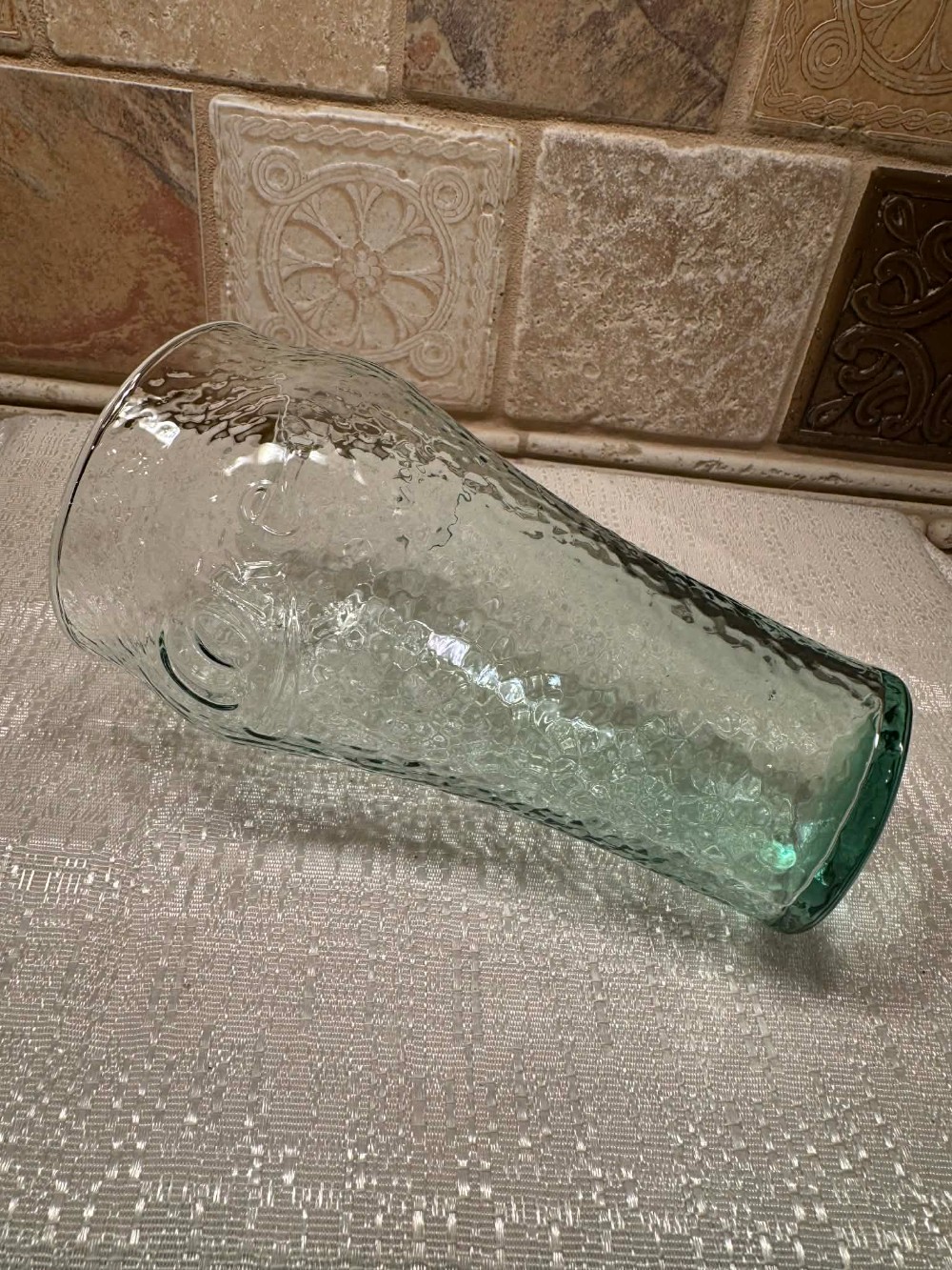 1592 - vintage green pebbled glass tumbler featuring the 