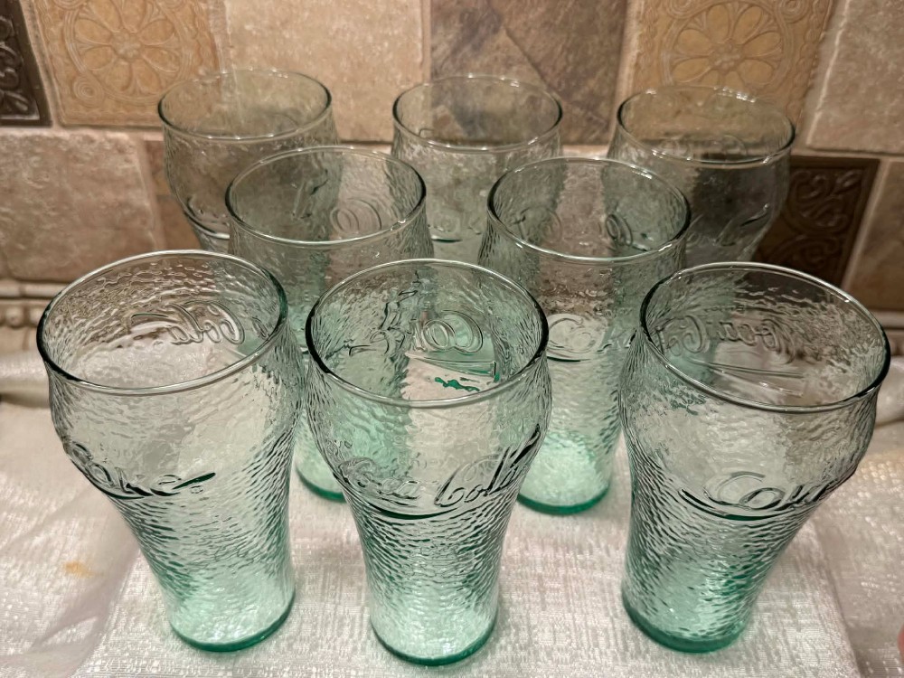 1592 - vintage green pebbled glass tumbler featuring the 