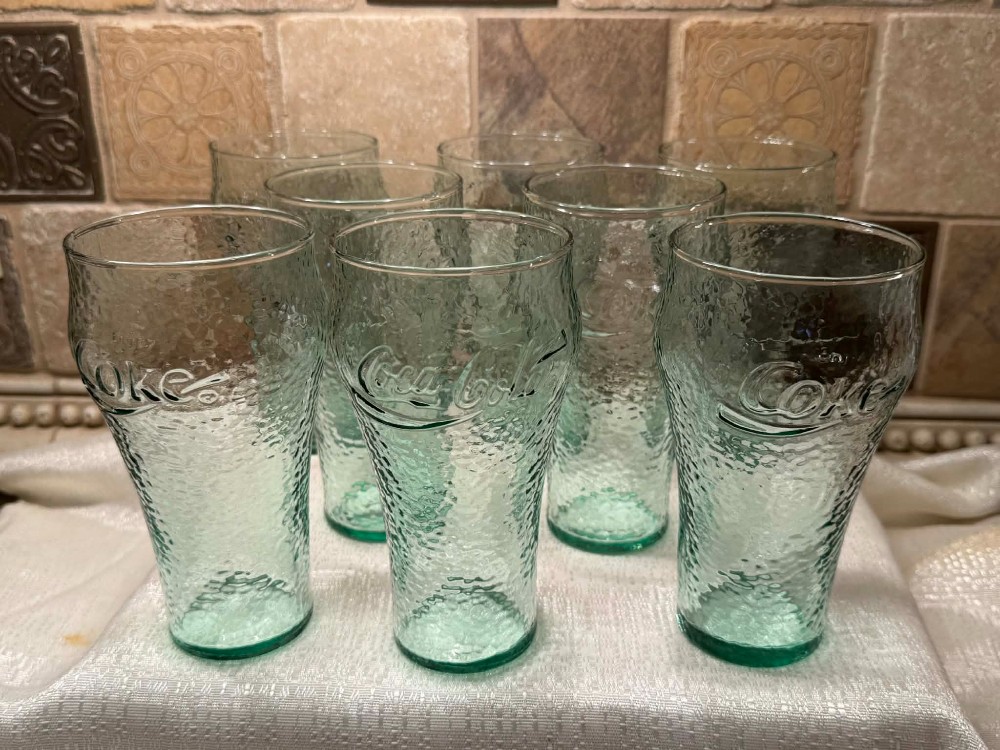 1592 - vintage green pebbled glass tumbler featuring the 