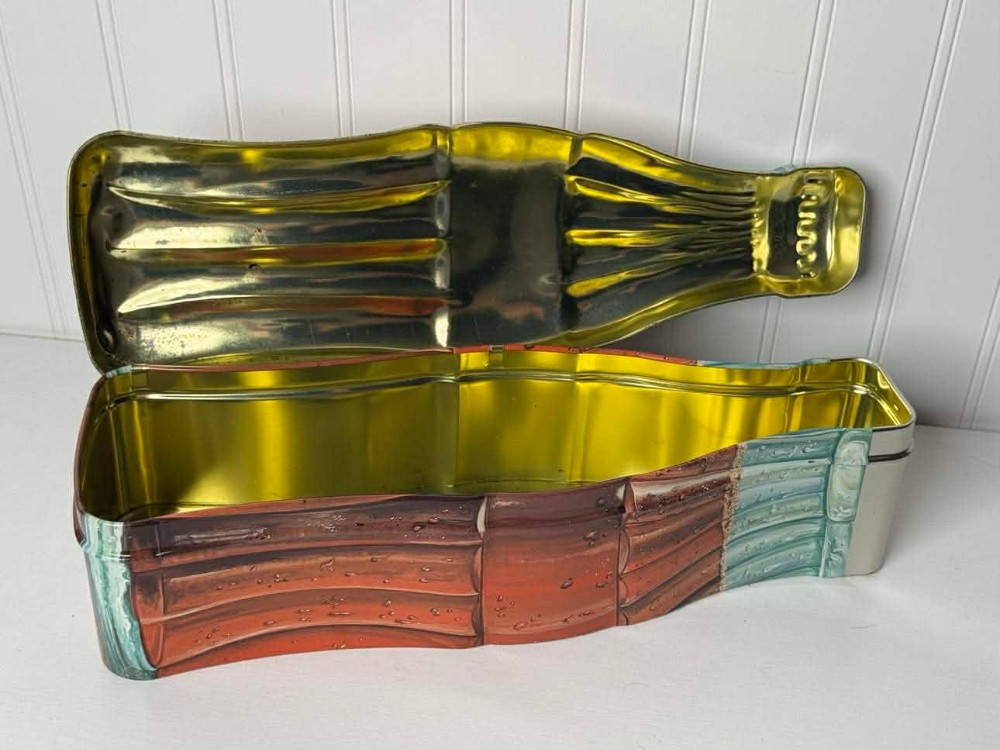 2607 - Vintage Coca-Cola bottle-shaped tin container (4x3x13)