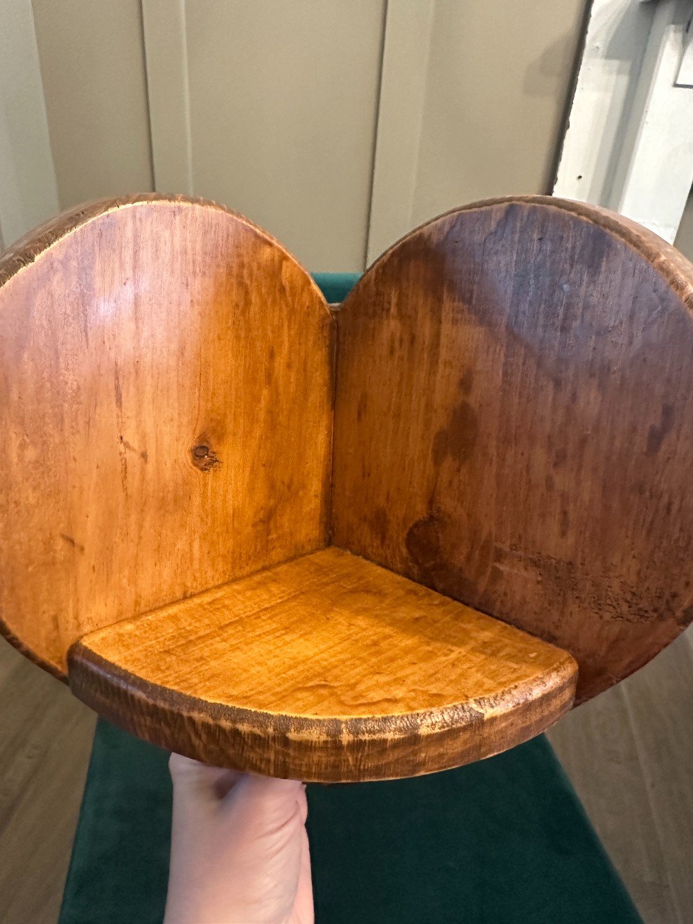 MB Handcrafted Corner Heart Shelf