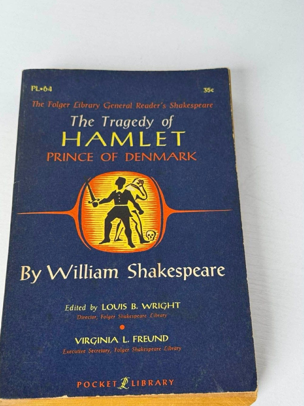 2612 - Vintage 1958 paperback edition of The Tragedy of Hamlet published by the Pocket Library