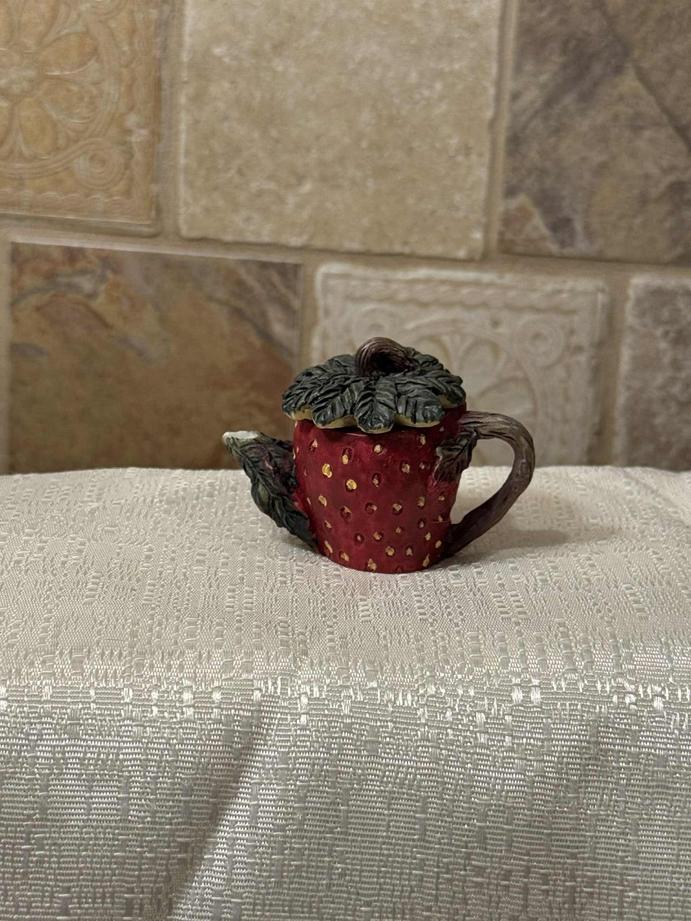 516 - Mini Strawberry Teapot